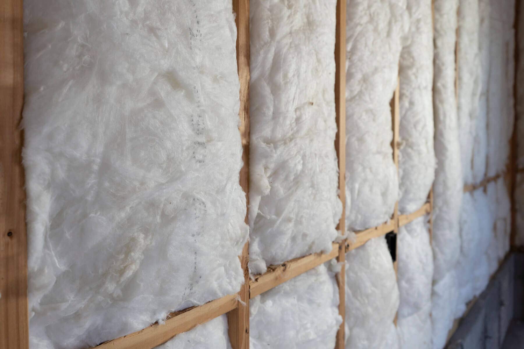 Johns Manville 1313 SQFT 10 Bags of R 13 Kraft Faced 15 by 105 Fiberglass Batts Fits 2X4 Exterior Walls, Sound, Non-Living Space, Interior Wall