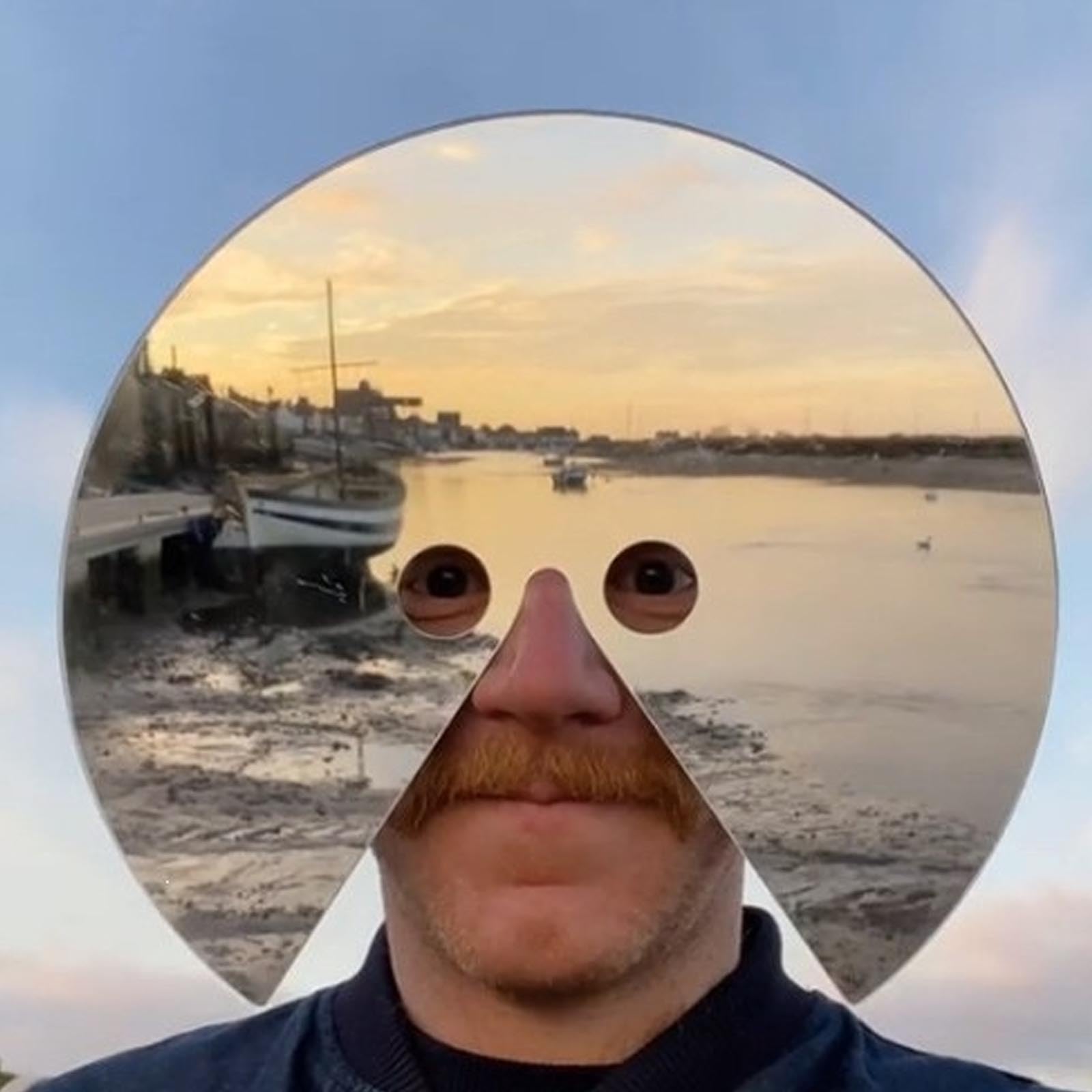 Mirror Mask - What I'm Looking At | Specchio da Testa Anti-Selfie | Mostra il Punto di Vista di Chi lo Indossa | Riflette Luce e Movimento | Accessorio Creativo per Fotografia e Video Arte (1pcs)