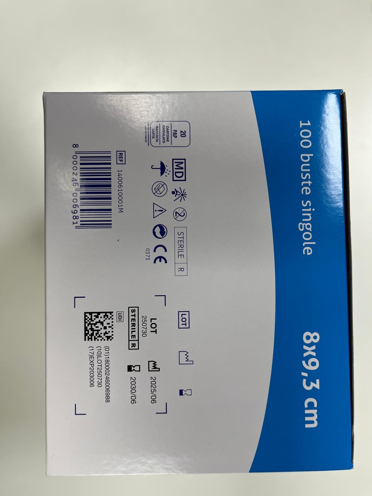 MEDICALMONO - Compresse in TNT con Alluminio per Tracheotomia Sterili Metalline cm 8 x 9,3 cm - 10/100 PZ (100)