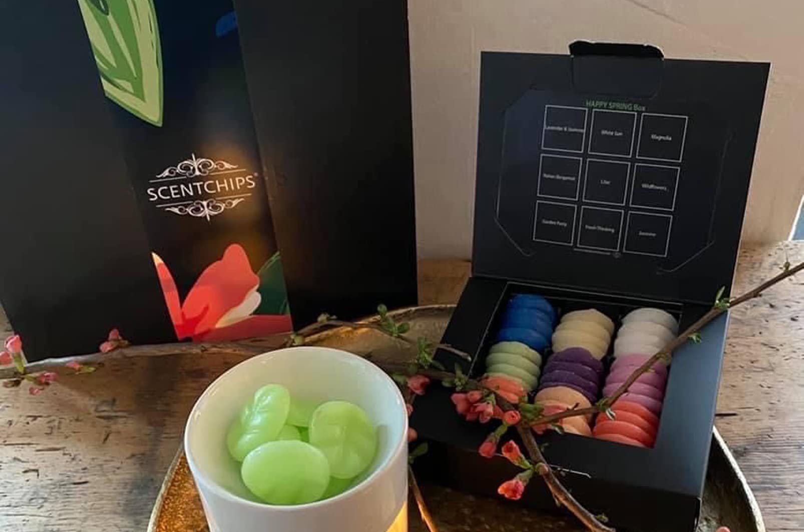 Scentchips® Flowers in the Spring Geschenkbox – 144 Duftchips – Blumige Waxmelts Geurwax – Premium Hausparfüm für Duft- & Wachsbrenner