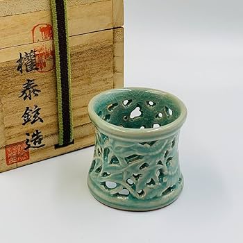 Amazon.co.jp: 暁泉窯権泰鉉造高麗青磁 透かし蓋置 茶道具 共箱