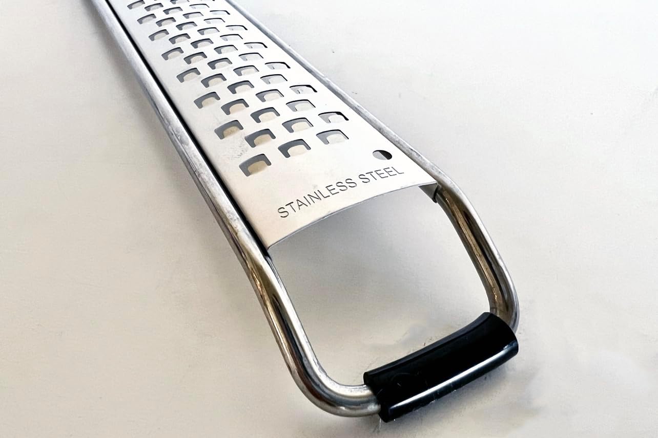 Verve CULTURE- Italian Olivewood Coarse Cheese Grater- Handcrafted Paddle Grater for Cheddar, Mozzarella, Ginger and Vegetables- Stainless Steel Blade- Olive Wood Handle- Made in Italy