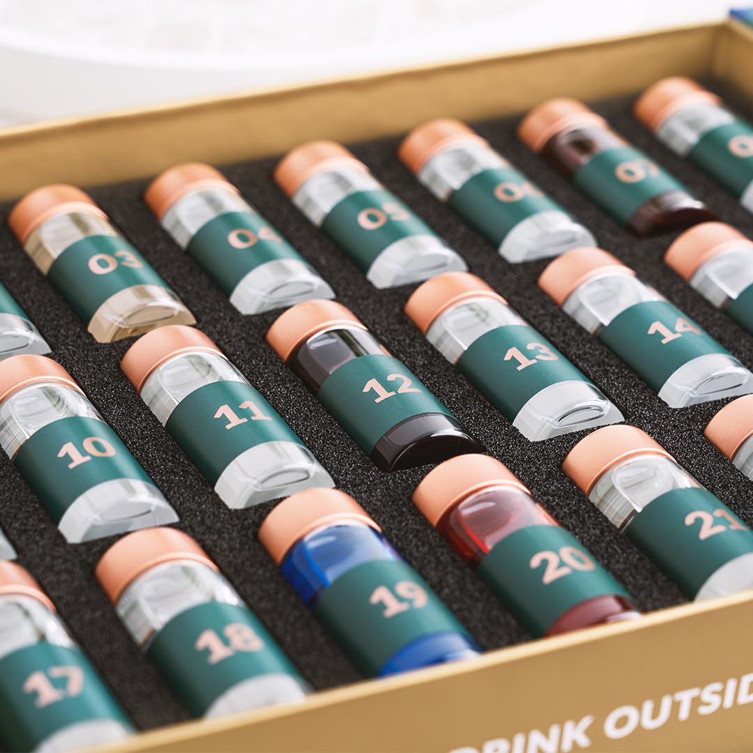 Gin Adventskalender 2025-24 außergewöhnliche Gin Minis mit je 30 ml Inhalt - Premium Gins aus aller Welt inkl. Blind Tasting, hochwertiges Booklet und Video Tasting
