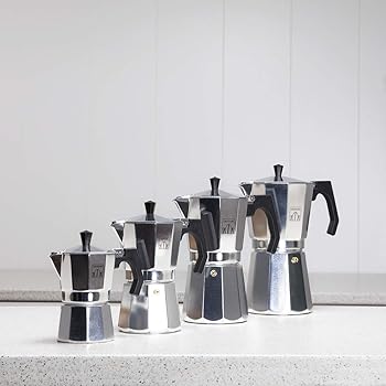 Cafetera Italiana Mokclassic 300 Shiny. en Aluminio, Apta para Gas, Eléctrica y Vitro, 3 Tazas, Junta de silicona, Mango Ergonómico y Termorresistente, Filtro y Válvula de Acero Inoxidable1