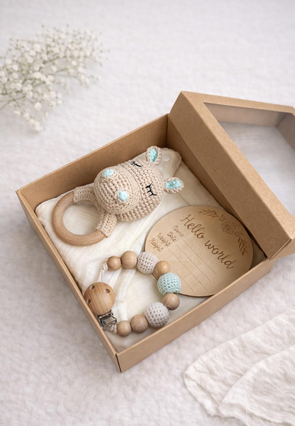 Personalisierbares 5-teiliges Geschenkset zur Geburt, Rassel, Schnullerkette, Meilensteinkarte, Musselintuch, Musselinlätzchen (Nilpferd)