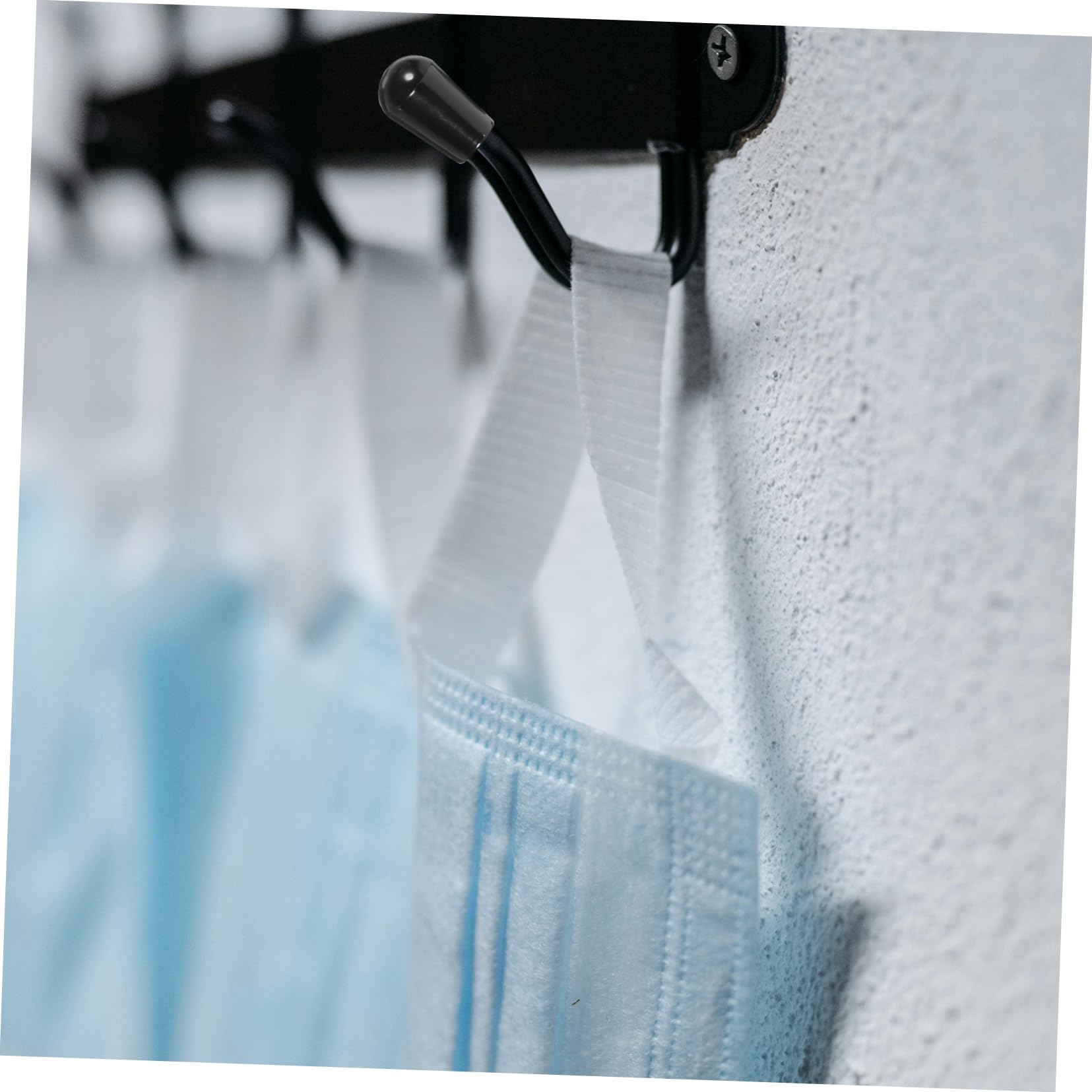 JEWEDECO End Cap Protectors 100 Pack Pvc Hook End Caps for Jewelry Making Thread Protectors Rack Prong Tips