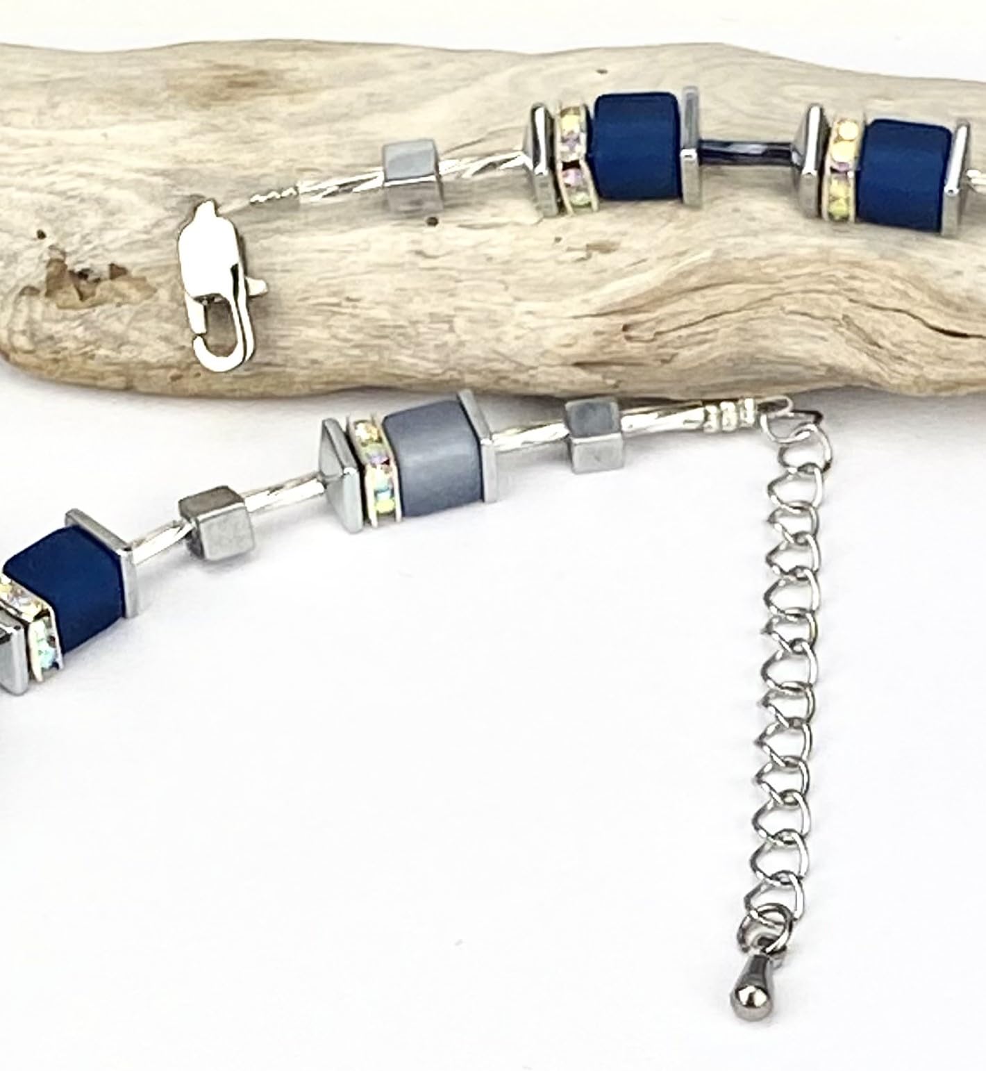 Handgemachte Hals Kette mit Polaris Würfel und Hämatit Edelstein sowie einem Edelstahlverschluss mit Verlängerung