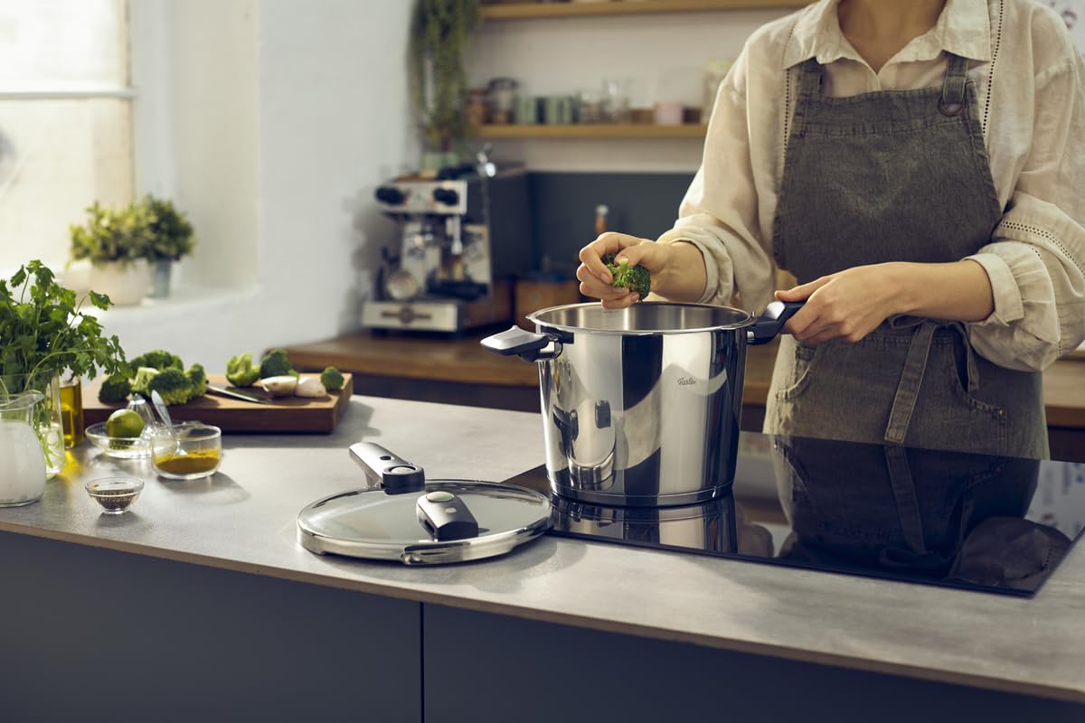 Fissler Vitaquick® Elemental - Olla a presión (6,0 L, 22 cm de diámetro), color verde salvia – Fabricado en Alemania, hasta un 70% más rápido, 2 niveles de cocción, base supertérmica, inducción