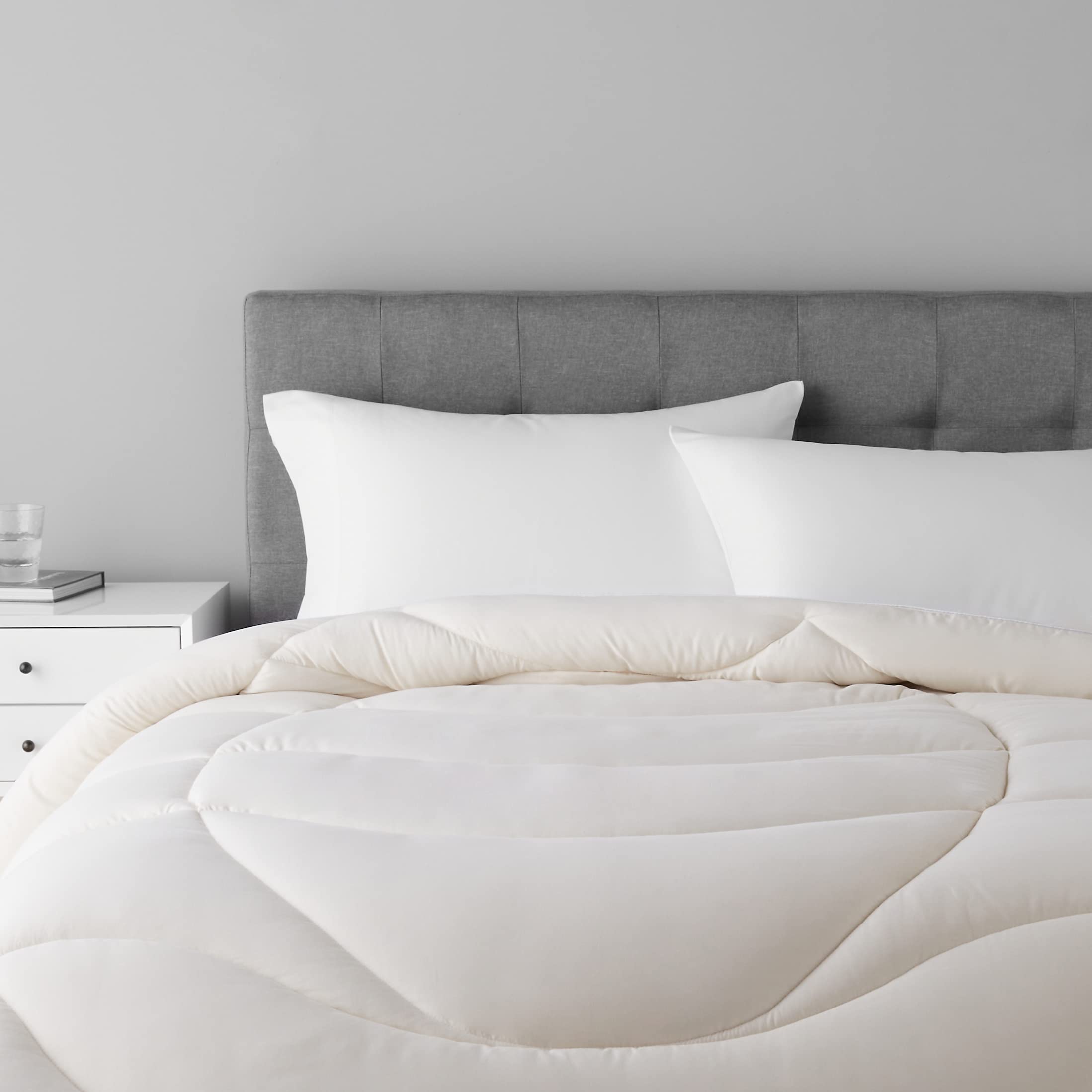 Amazon｜Amazonベーシック 掛け布団 抗菌防臭加工 オールシーズン