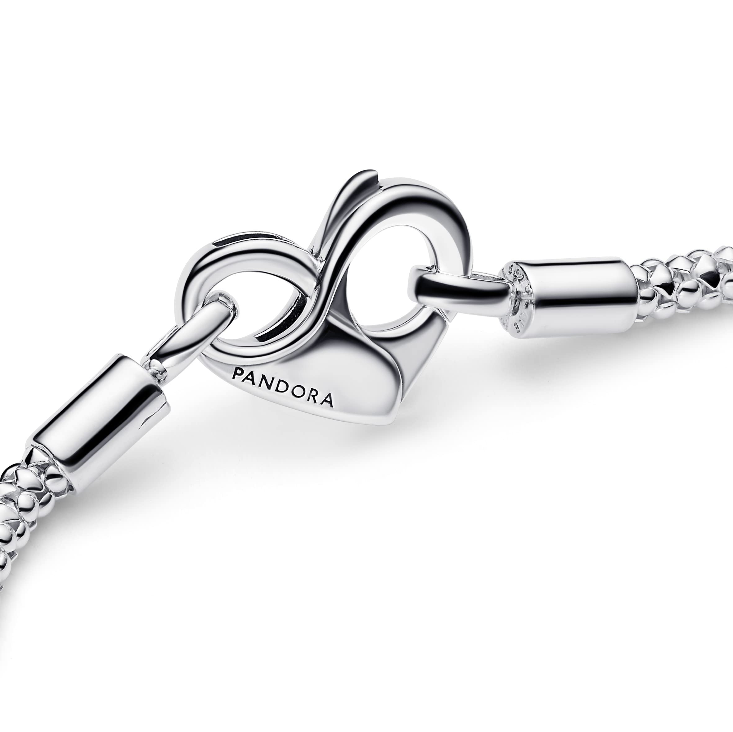 Pandora Moments Pulsera de plata de ley con tachuelas y cierre de corazón