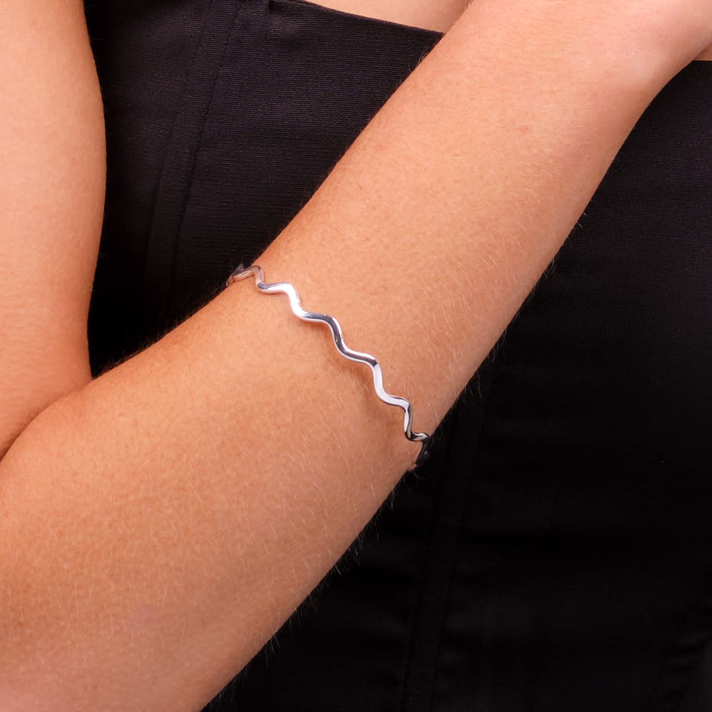 Treasure Bay Bracciale Rigido Singolo Ondulato in Argento Sterling per Donna, Diametro 65mm, Medio (Argento)