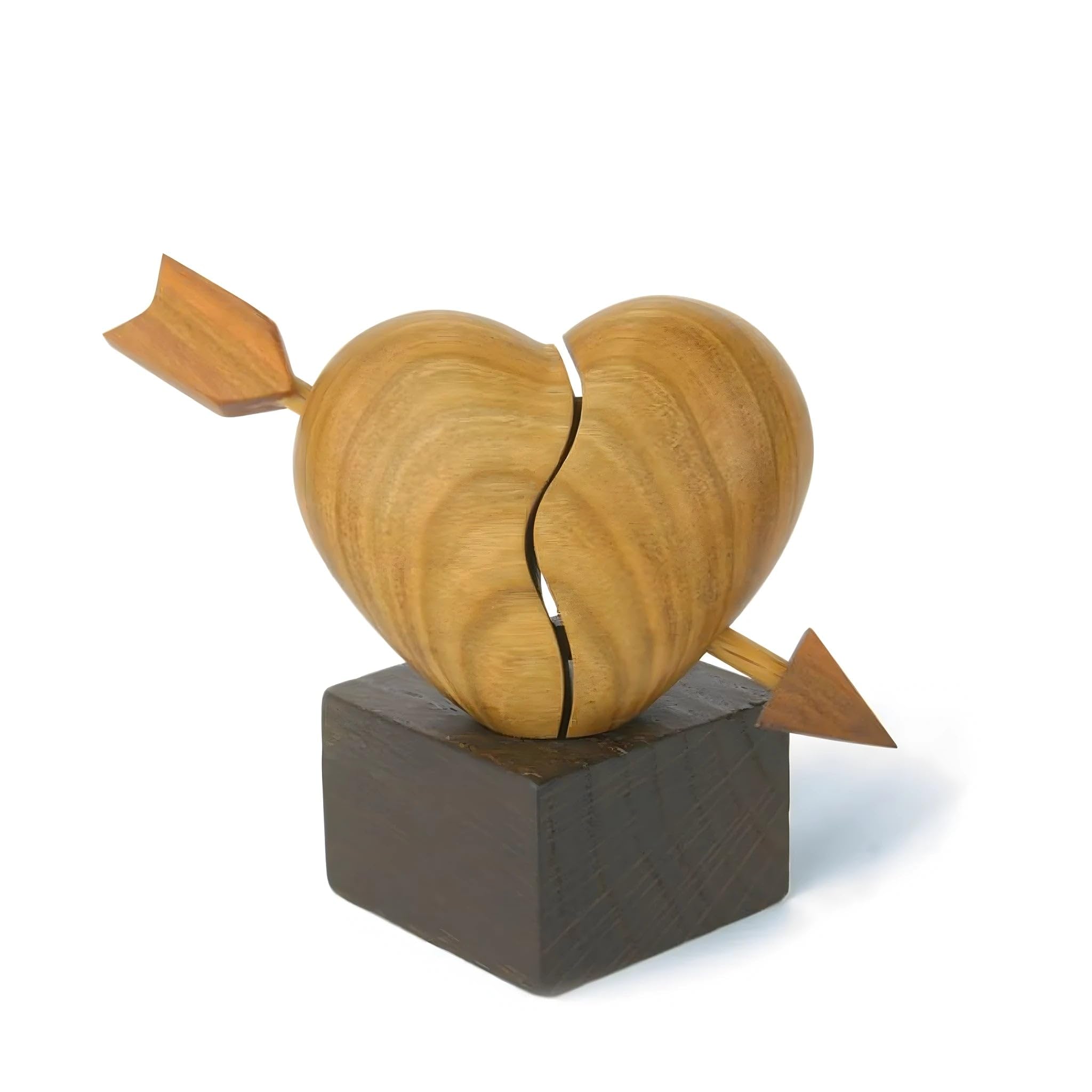 Cœur avec flèche sculpté bois naturel : l'esprit de Noël