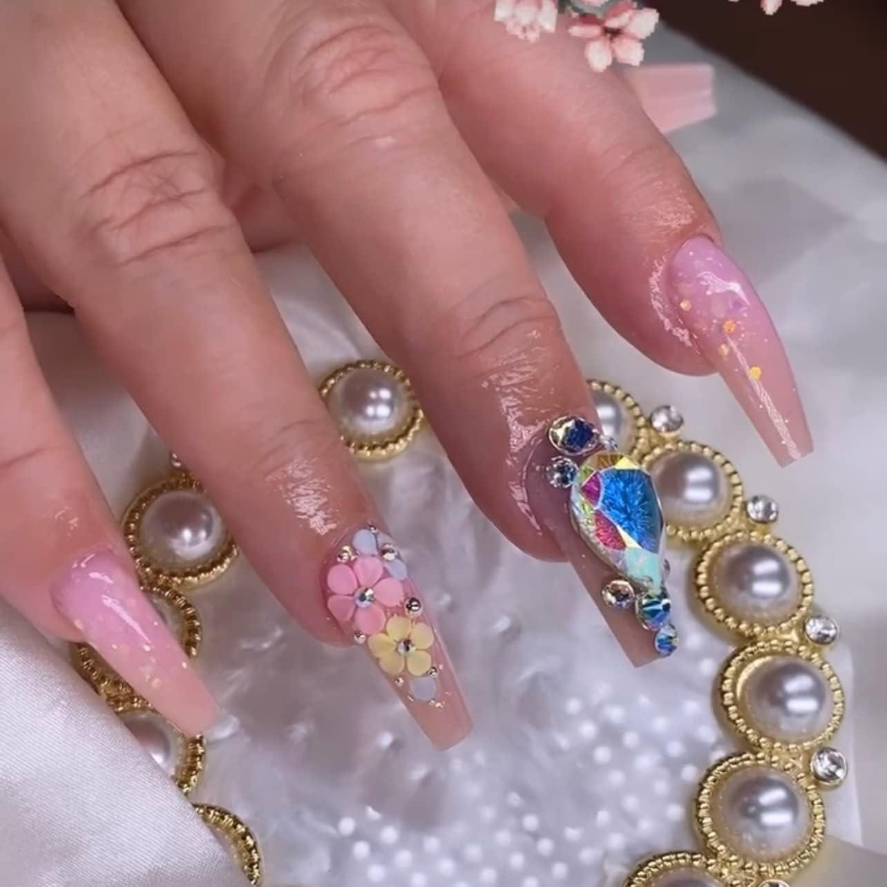 HaFLoNa- Set 24Pcs Blossoms - Enhance Your Artistic Projects with 3D Acrylic Flowers Handmade For Nail - Short & Medium Size | Exquisite Floral Accents for Crafts and Designs (Blossoms)