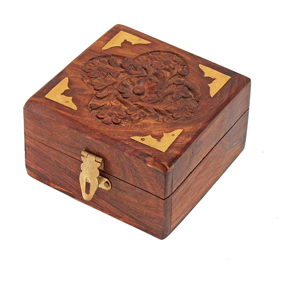Vrindavan Lal Yogesh KumarVrindavan Lal Yogesh Kumar Wooden Jewellery Box for Women Jewel Organizer Square Carving with Brass Corner Handmade (4 Inch)