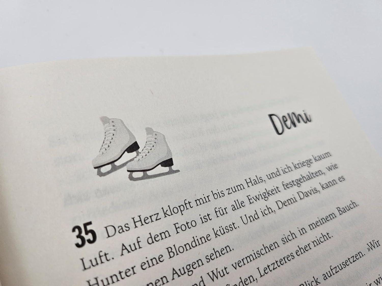 Elle Kennedy - Briar U Reihe Band 1-4 Buchset: The Chase, The Risk, The Play, The Dare - New Adult Romance Deutsch College Liebesroman Set - Hockey Roman Taschenbuch mit exklusivem Lesezeichen