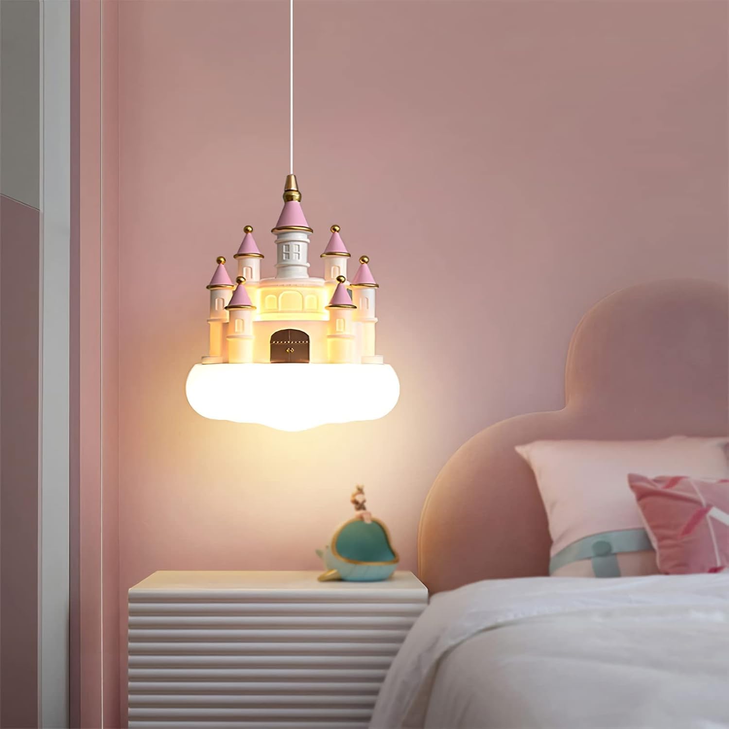 Lustre fille château rose 12W LED dimmable pour illuminer une chambre d'enfant