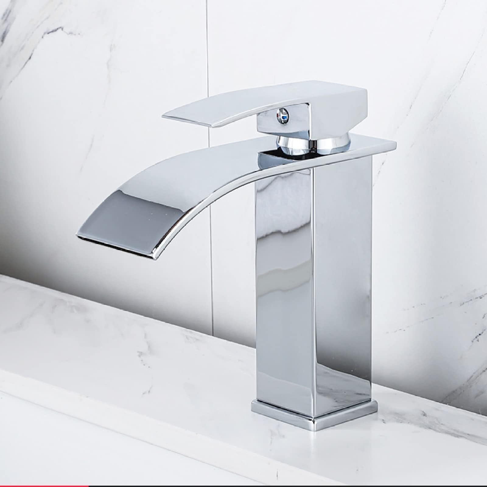 Robinet cascade noir court pour lavabo et vasque de salle de bain