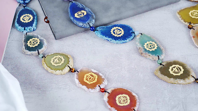 Chakra-Kristall-Sonnenfänger Mit 7 Edelsteinen – Handgefertigter Lebensbaum, Fensterdekoration, Geschenk Für Meditation