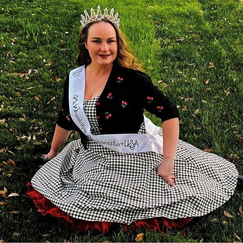 Something to look forward to Podcast Por  arte de portada