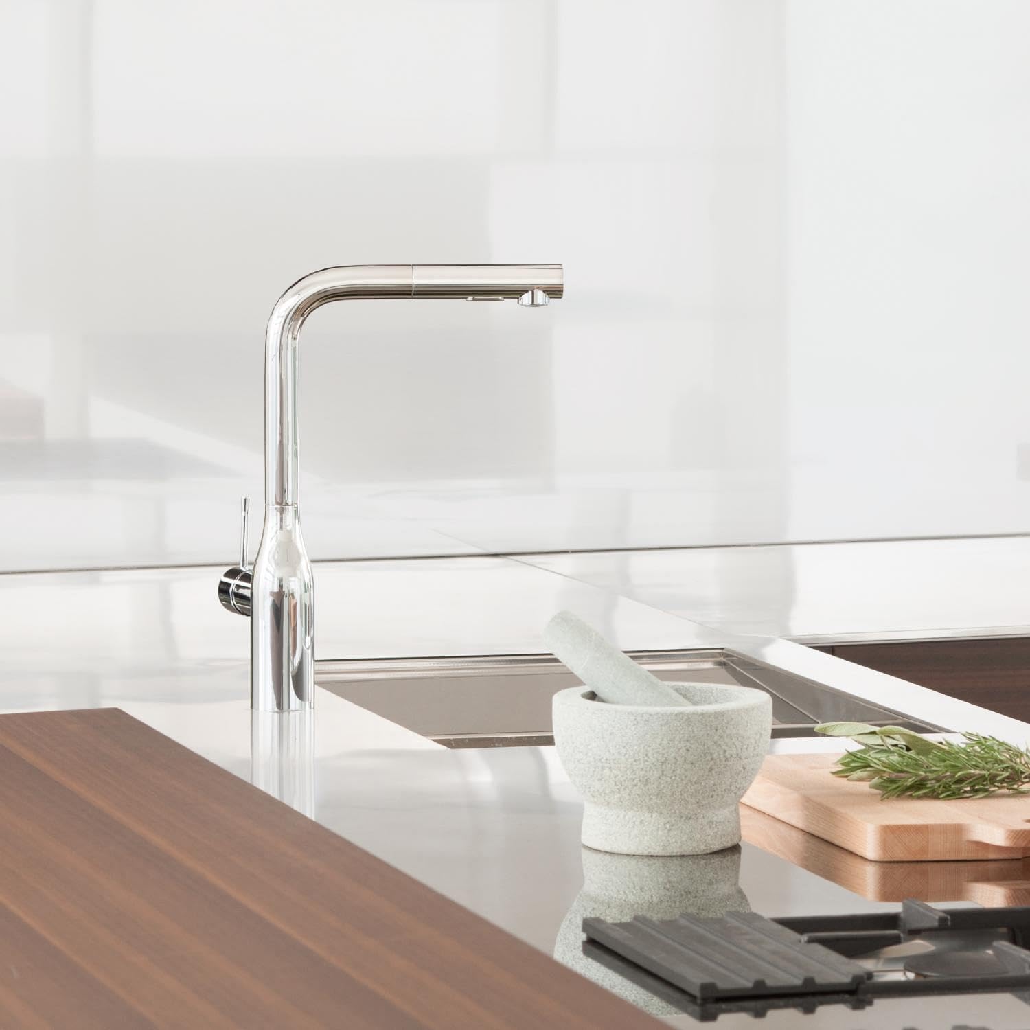 GROHE Essence Mitigeur Robinet pour Evier de Cuisine (Bec Haut, Zone de rotation 360°, Mousseur Extractible), Chrome, 30270000
