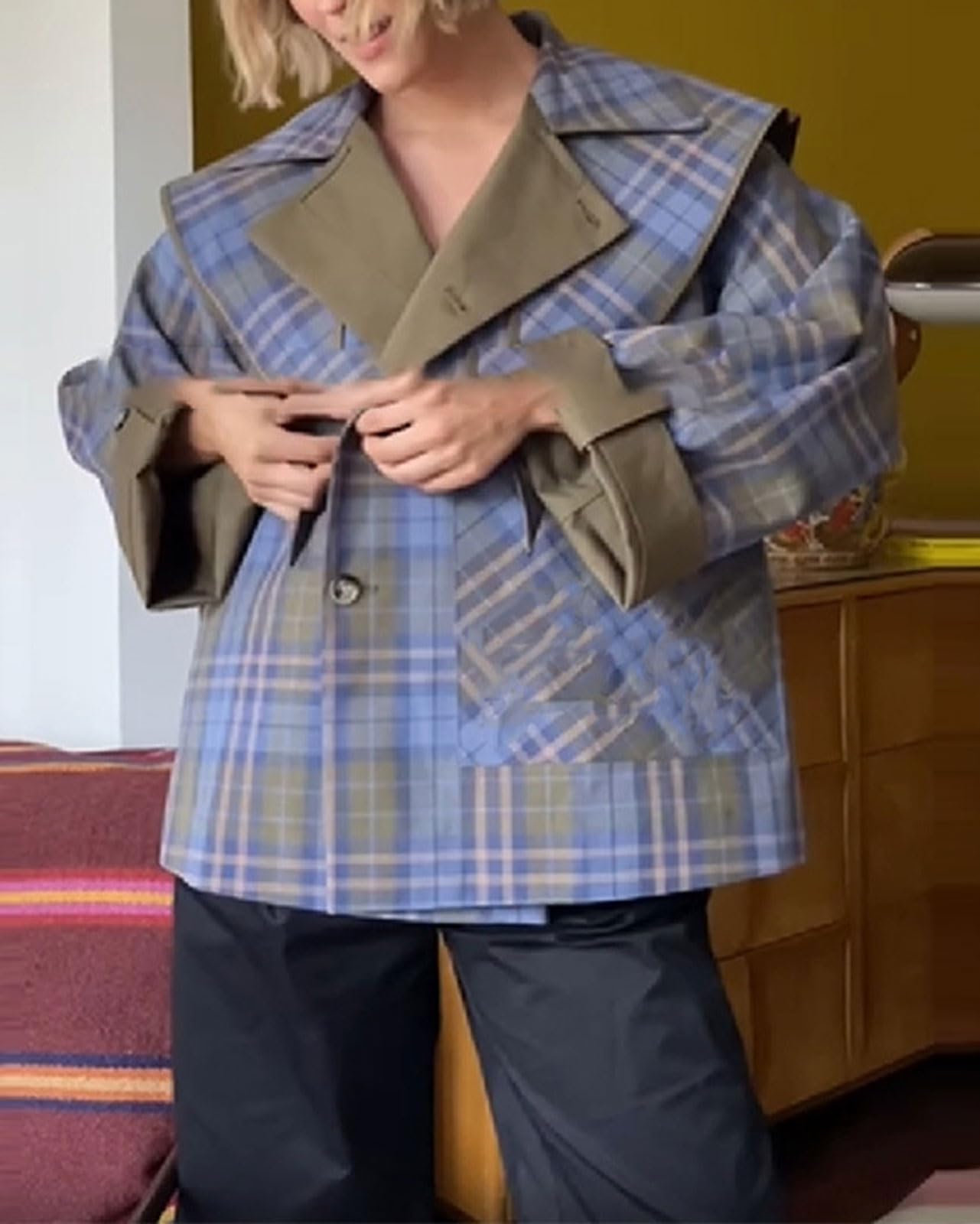 Gabardinas cortas para mujer, cuello de muesca de otoño, chaqueta de gran tamaño reversible a cuadros, con bolsillos