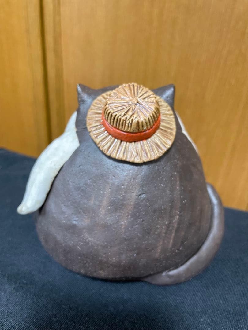 Amazon.co.jp: かとうゆみさんの猫の陶器置物 帽子付き : おもちゃ