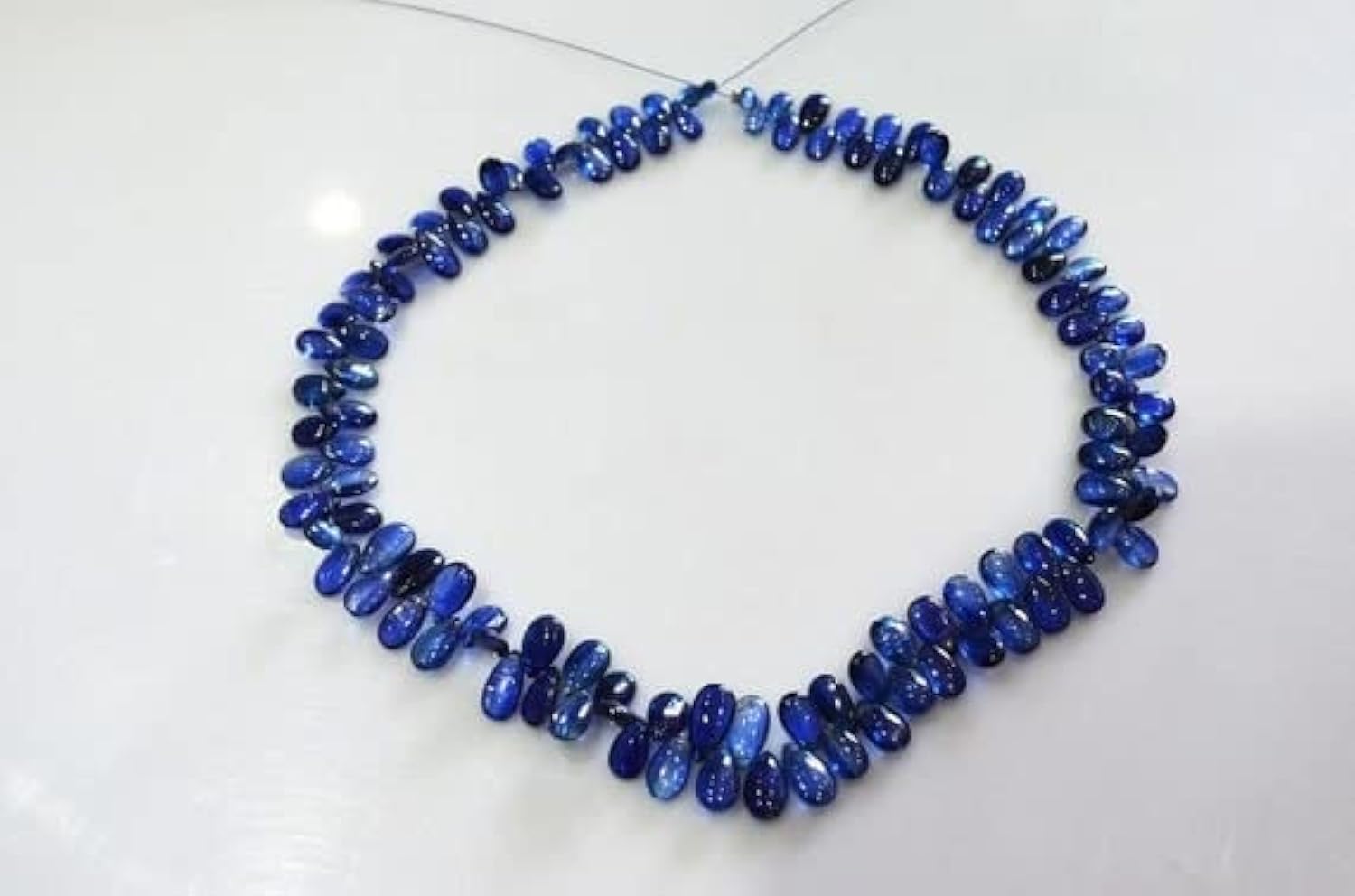 Kyanite smooth pear briolettes en bleu saphir pour haute joaillerie