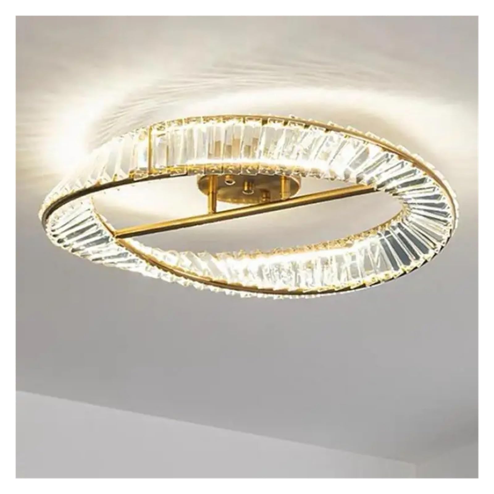 Luminaire intérieur or et cristal pour créer un salon chaleureux