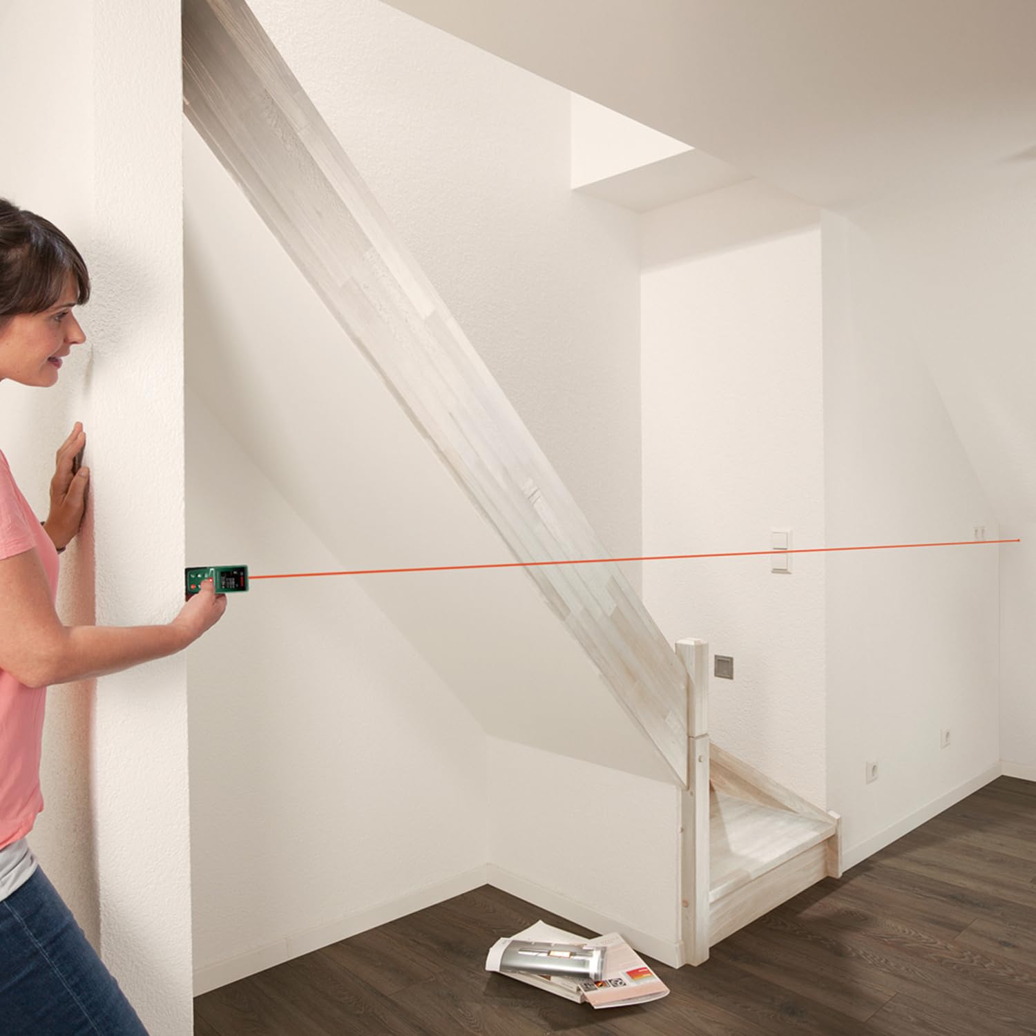 Bosch télémètre laser UniversalDistance 30 (mesures précises jusqu’à 30 m, fonctions de mesure, fonction mémoire, dans boîte carton)