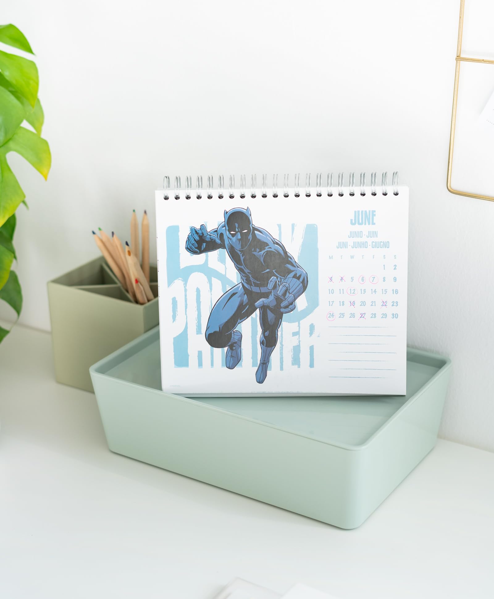 Grupo Erik Marvel Comics Desk Calendar 2024 | Desktop Calendar