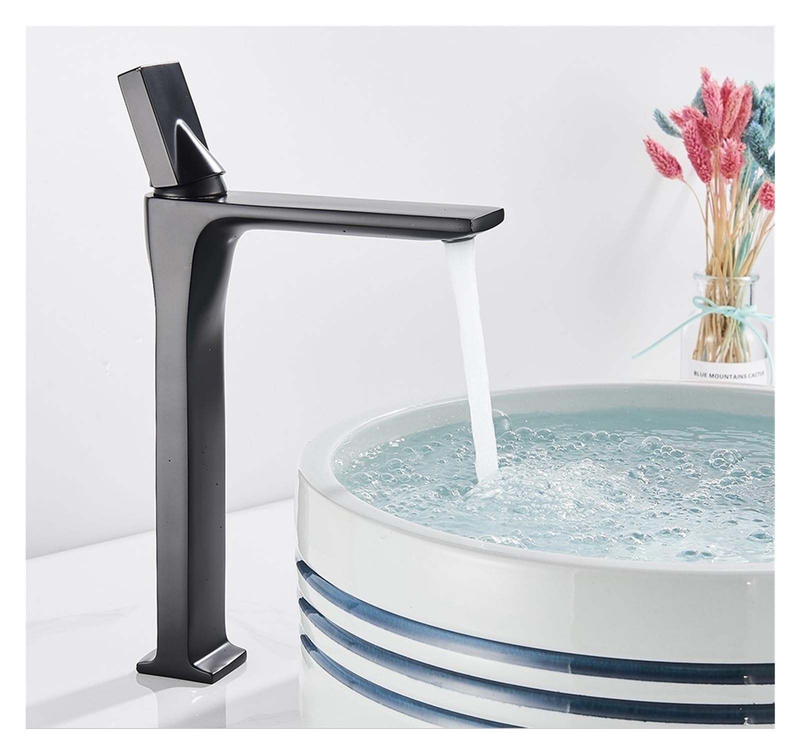 Robinet de lavabo blanc pour créer une ambiance spa zen dans votre salle d'eau