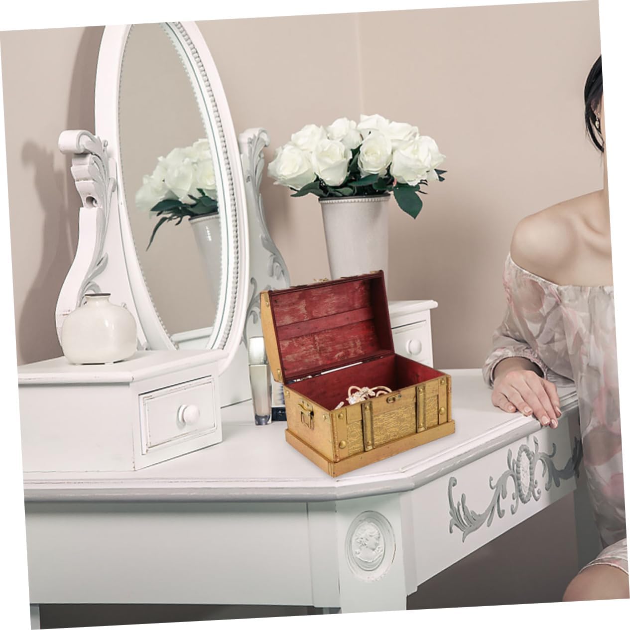 Unomor 1Pc Vintage Wooden Jewelry Case Retro Frayed Treasure Chest Storage Box with Lock Decorative Keepsake Organizer for Home Travel Classic Design for Unique Style