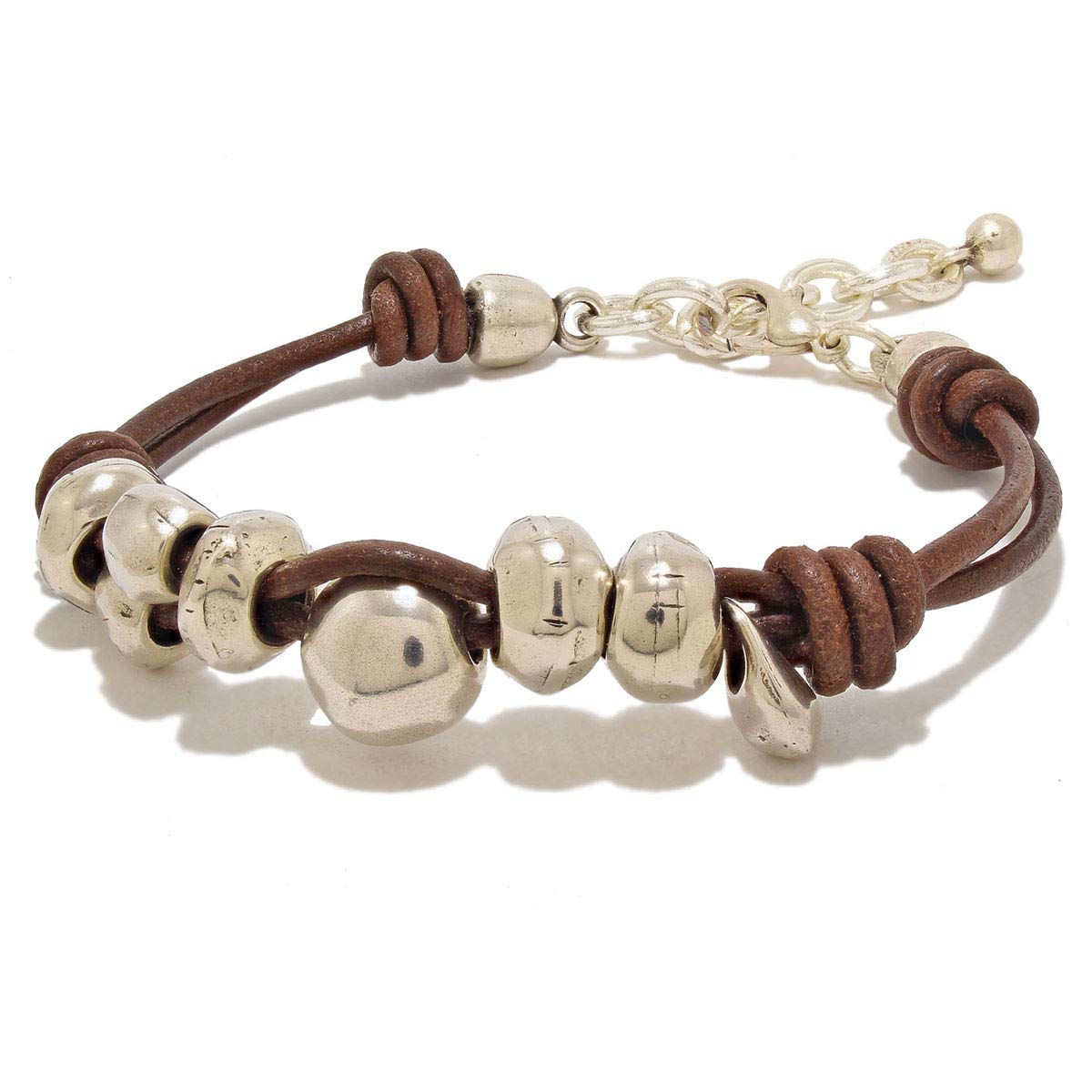 Hecho a mano, con cuentas de zamak para mujer - Pulsera de cuero para mujer hecha por Intendenciajewels - Plateado - Brazalete con cuero y zamak - Pulsera ajustable de 16-19,5 cm.