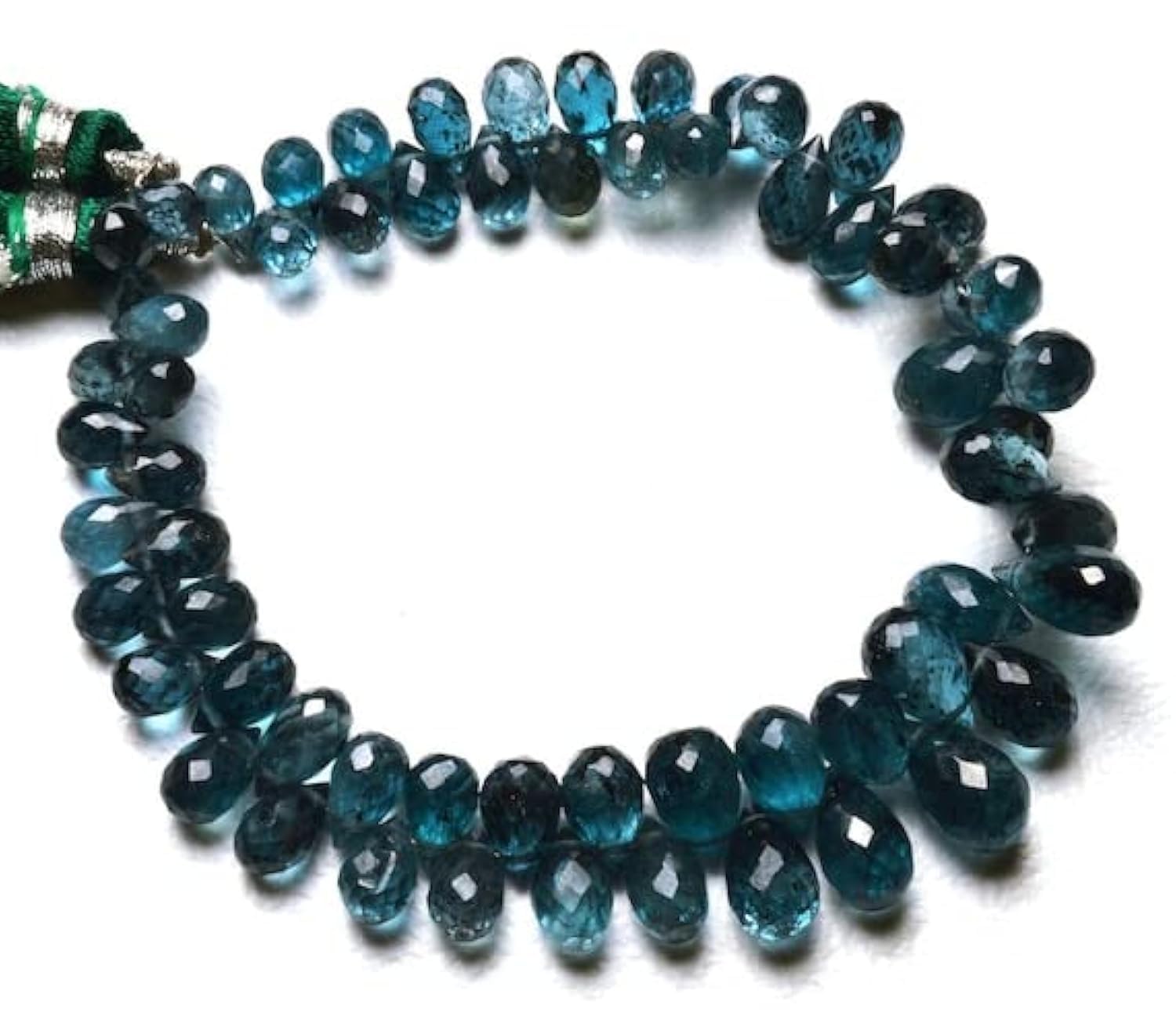 Kyanite verte en gouttes briolettes pour fabriquer un collier bohème chic unique