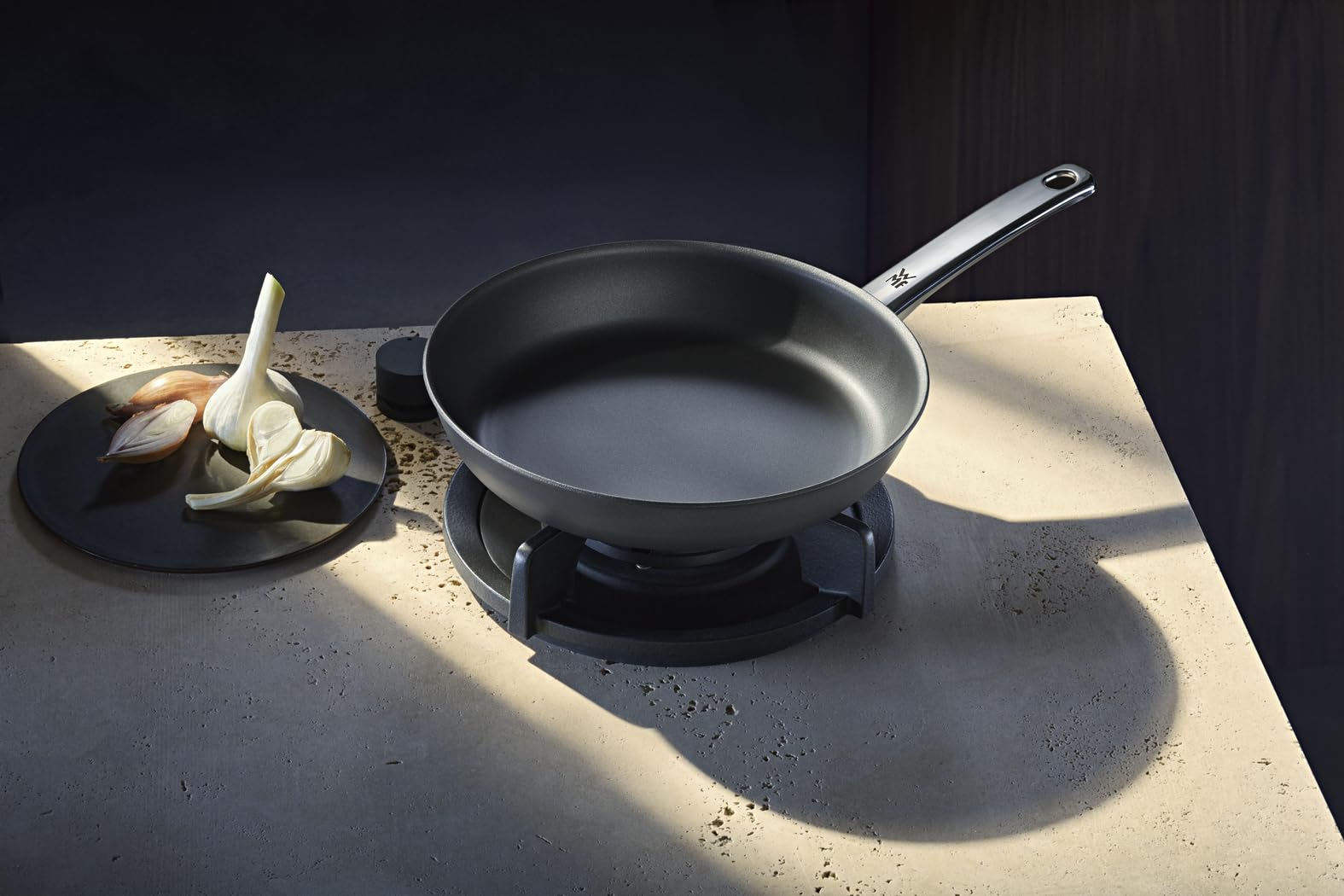 WMF Steak Profi Bratpfanne 24 cm Induktion, Steakpfanne ideal für scharfes Anbraten, Mehrschichtmaterial, Rapid Heat Control, Grillpfanne beschichtet