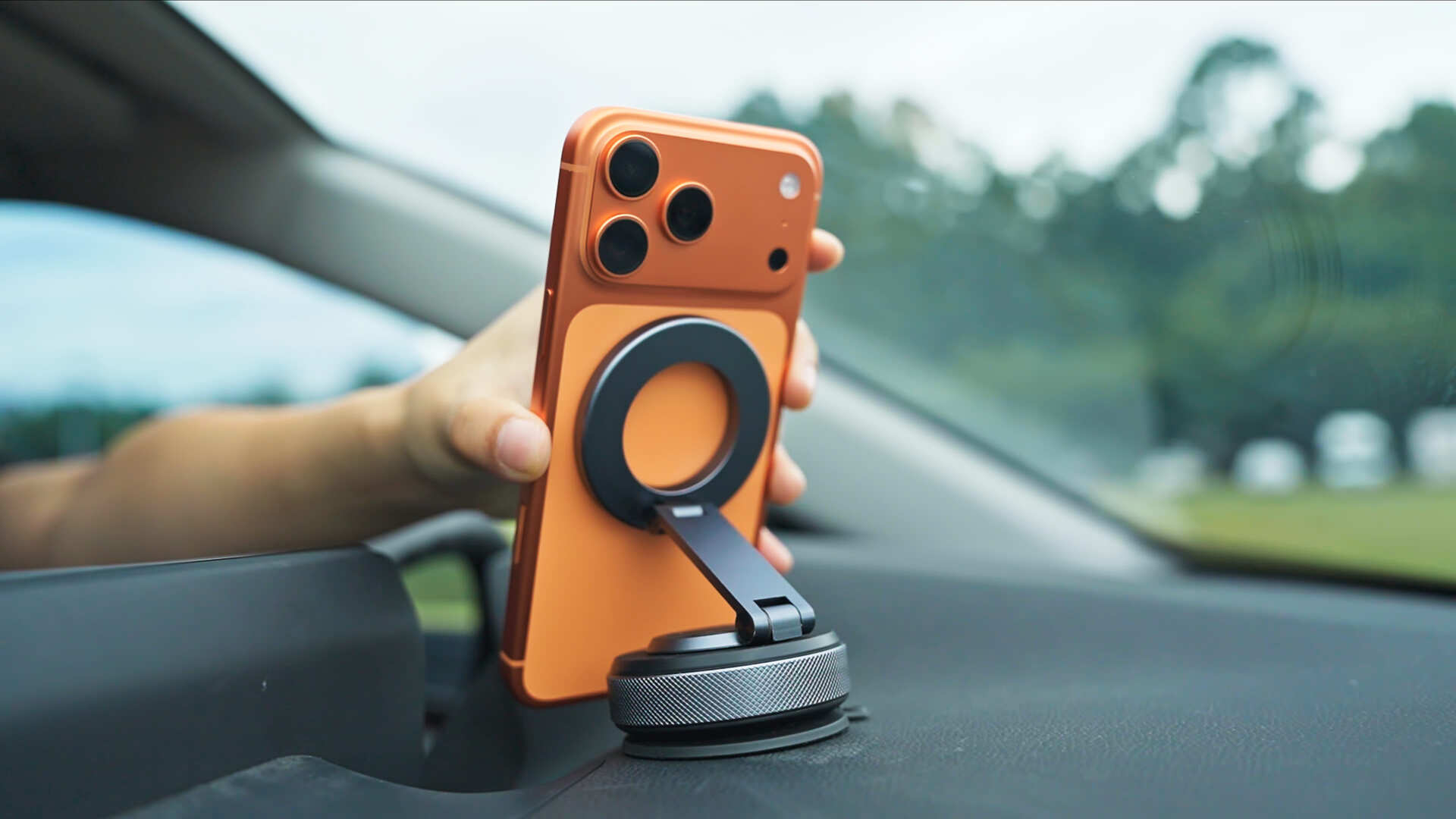 Amazon.com: Wigoo Vacuum Magnetic Phone Holder for Car for Magsafe
