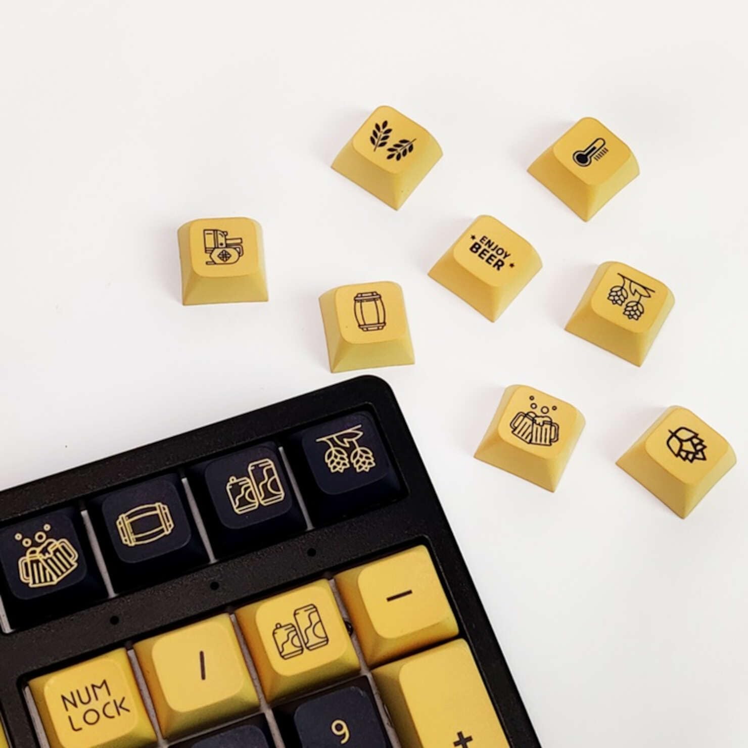 Set di 136 Keycaps gialli neri tema birra tasti tastiera meccanica ANSI PBT XDA