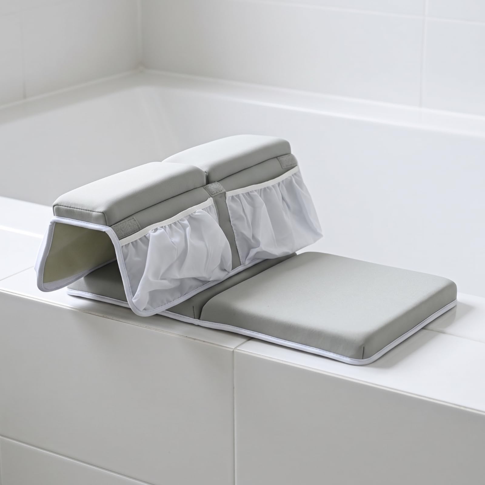 Inginocchiatoio da Bagno Pieghevole, Grigio Chiaro, Modello Pieghevole Con Tasca, 6 Ventose, Confezione In Sacchetto Di Polietilene, Grigio Chiaro