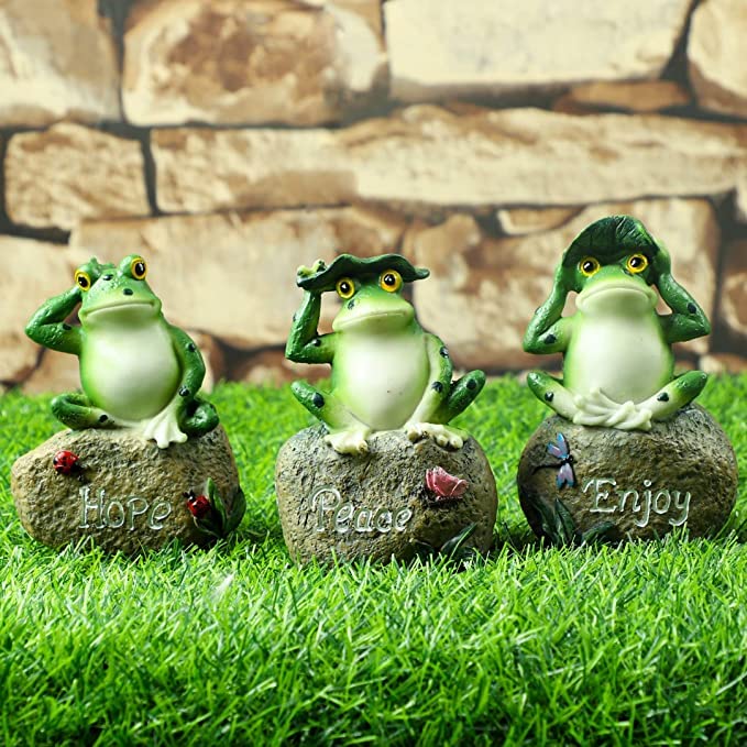 Decorative Three Frogs Statue Showpiece Items for Home Decor, Living Room Balcony Garden Indoor Outdoor Wall Shelf Decoration, Frogs Sitting on Stone Sculpture (Set of 3)