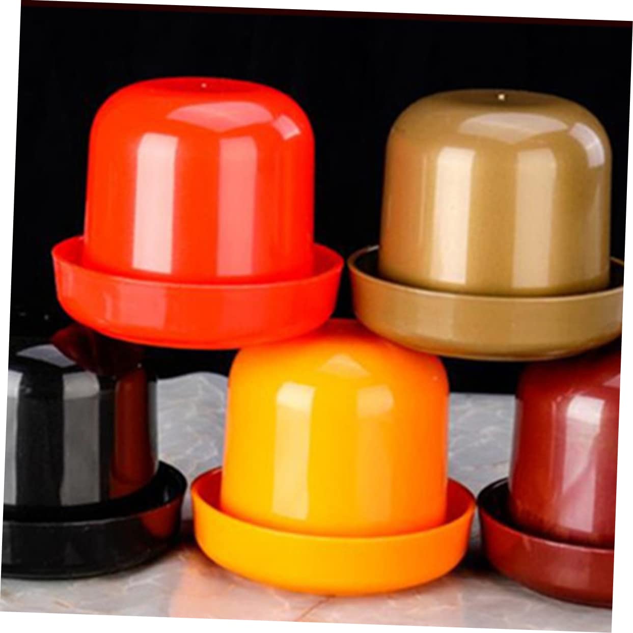 INOOMP 5set Di Dadi Da Gioco Con Bicchieri Spessi Resistenti Alle Rotture Scatola Anticheating Trasparente Per Giochi Da Tavolo Ktv Colori Nero Rosso Arancione Oro e Perla