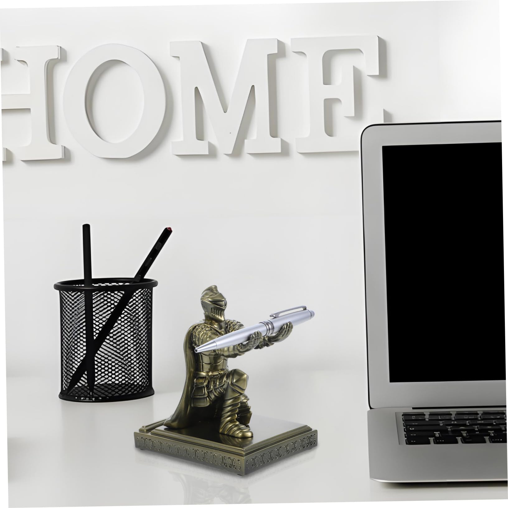 Einzigartiger Stifthalter Soldat aus Kunstharz mit Stabilem Standfuß und Multifunktionaler Nutzung für Schreibtisch Accessoires im Homeoffice und Vanity Bereich