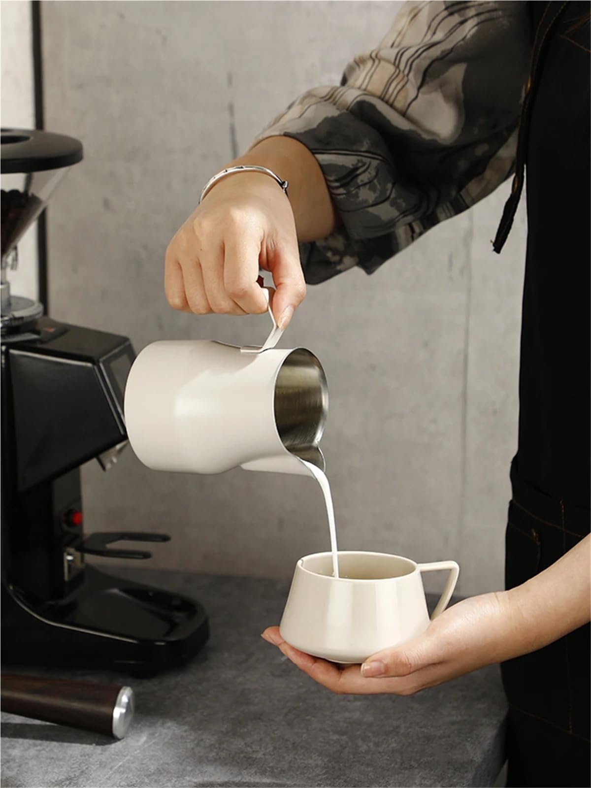 Jarra de espuma de leche de acero inoxidable de 350 ml, 500 ml, 700 ml, jarra de leche para latte, capuchino, espresso, barista (350 ml, plateado)
