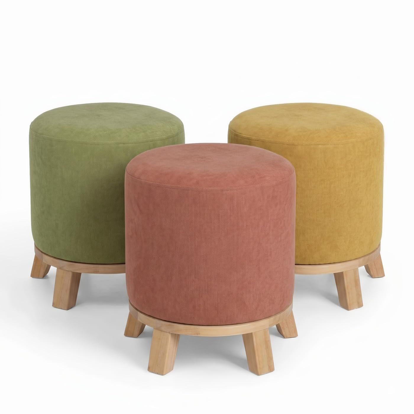 Puff Taburete Redondo tapizado en Chenilla Mostaza con Patas de Madera de 40x45 cm. Úsalo como reposapies o Asiento para tocador. Incluye Patas de Madera de 10 cm. Resiste 100 kg.