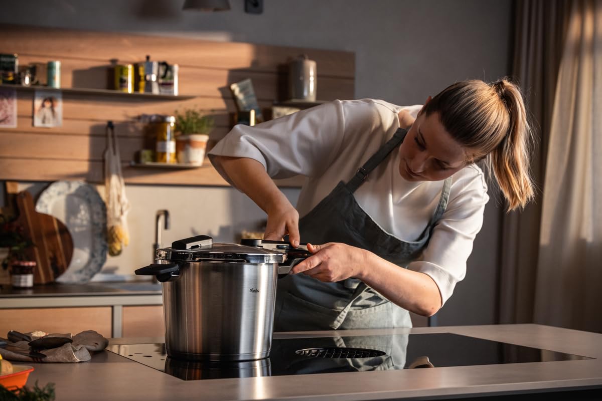 Fissler Vitaquick Premium/Schnellkochtopf-Set 2-teilig, Ø 22 cm (Schnellkochtopf 6 L + 3,5 Liter) m. Einsatz, Zusatz-Glasdeckel, 2-Garstufen, Made in Germany - Induktion