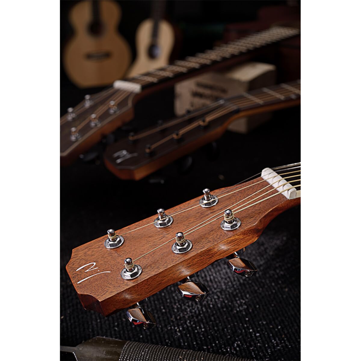 elektroakustische Auditorium-Gitarre mit Cutaway und massiver Fichtendecke, James Neligan, Linkshänder Modell!