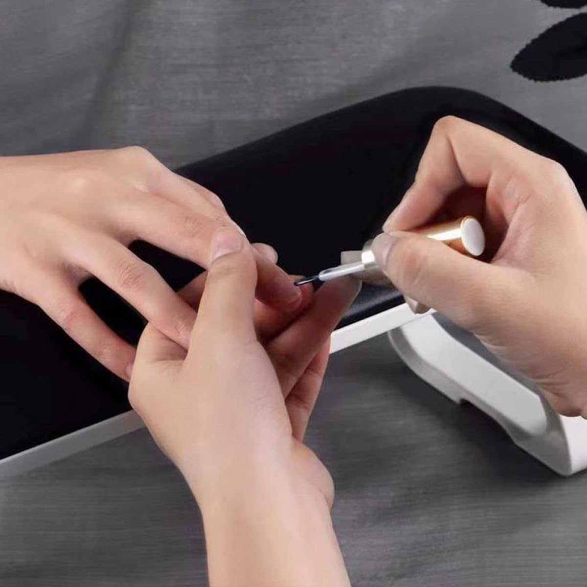 Angoily Cuscino Poggiamano per Manicure in Materiale Sintetico Nero, Facile da Pulire Superficie Liscia, Comodo alla Moda per Uso Domestico e Processi di Manicure