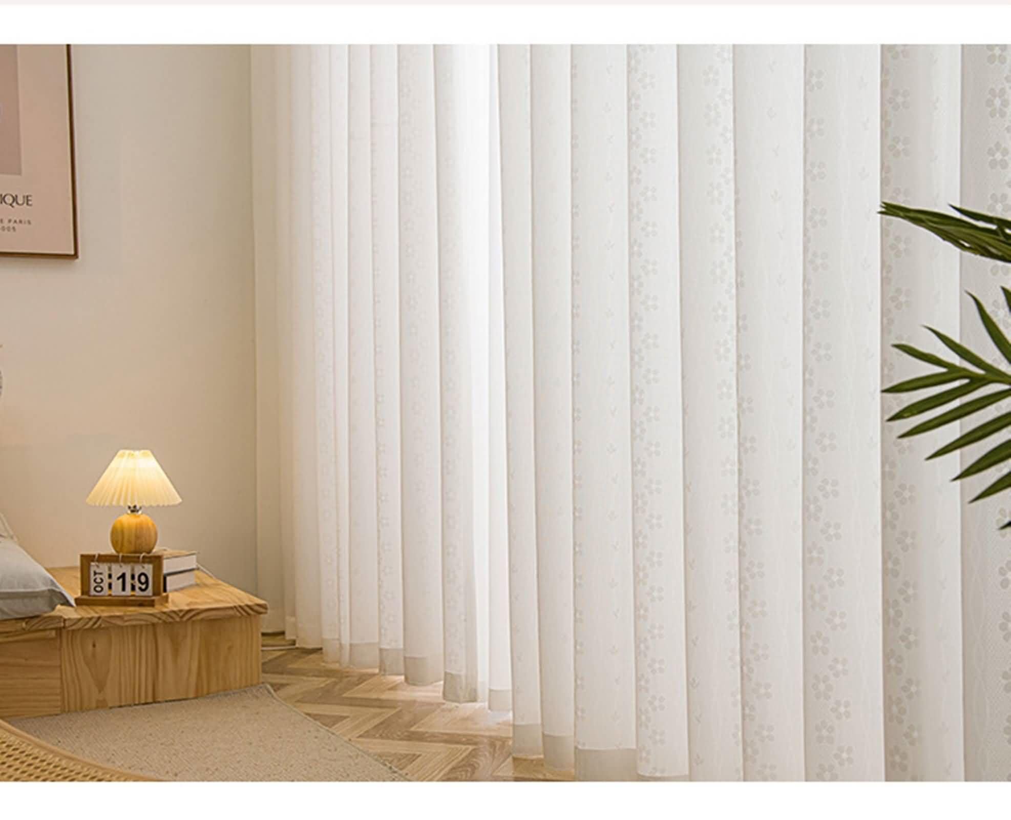 Gardinen Halb Blickdicht 2 Stück,2 x 107W x 147H cm,Vorhang Wohnzimmer Modern Weiß Einfarbig mit Blumenmuster Ösen Gardinen