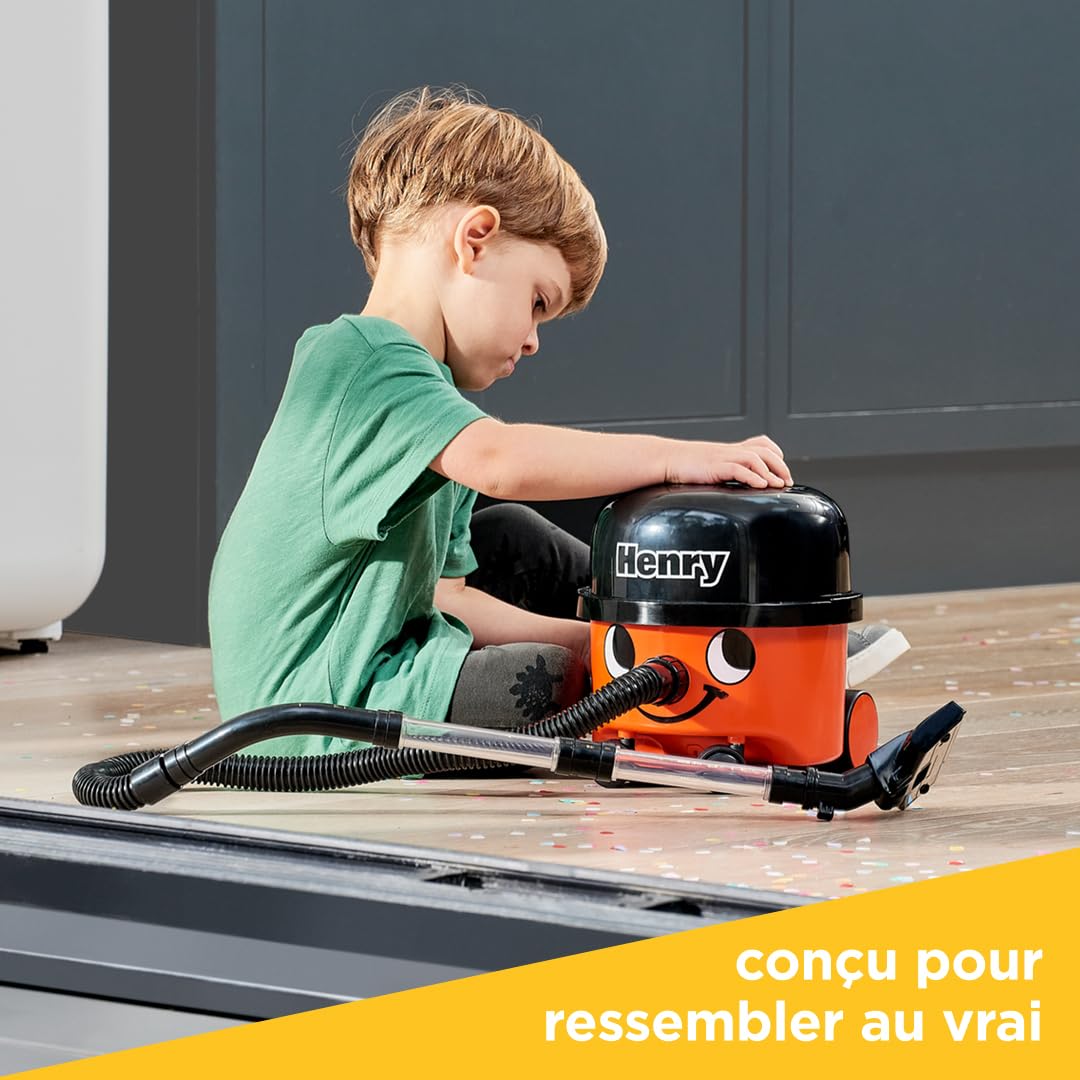 Casdon Henry & Hetty Jouets - Aspirateur Henry - Aspirateur Rouge Fonctionnel avec buse - Kit de Nettoyage pour Enfants - 3 Ans +, 23.2 x 21.2 x 22.8 cm
