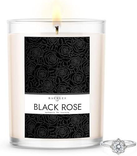 Black Rose - Vela grande de 18 onzas con aroma a leche de rosa y granate, con joyería sorpresa Blooming Garden Collection