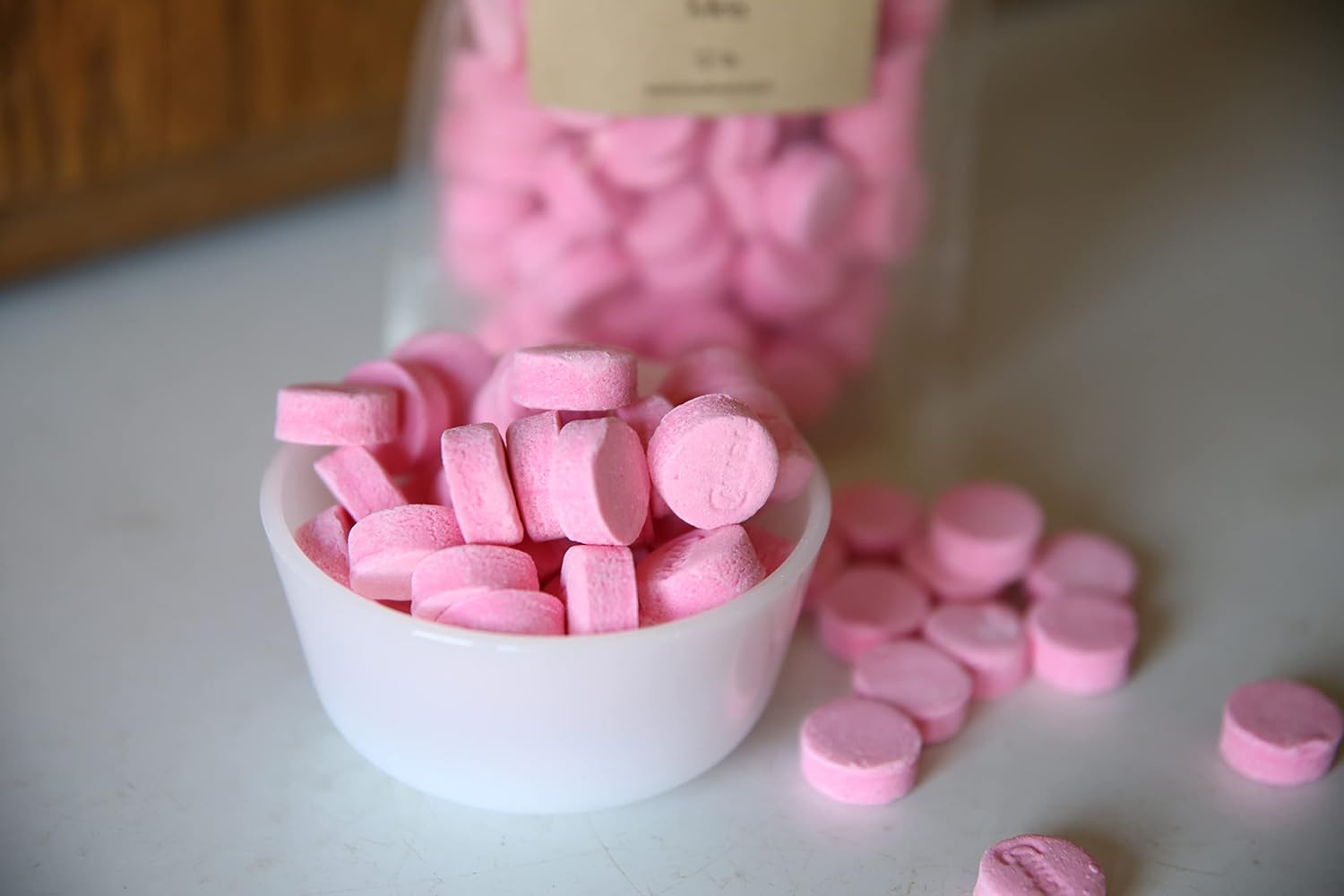 Kauffman Orchards Canada Wintergreen Mints, Pink Candy Lozenges In Bulk (1.2 Pound Bag)